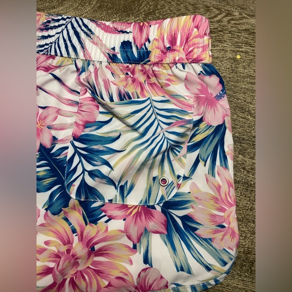 New Hurley shorts tropical theme size large - Picture 2 of 6